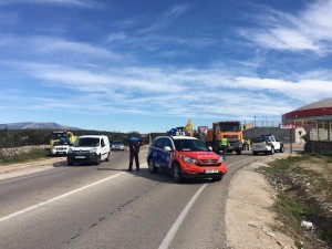 Accidente camión en rotonda Valdemorillo (1)